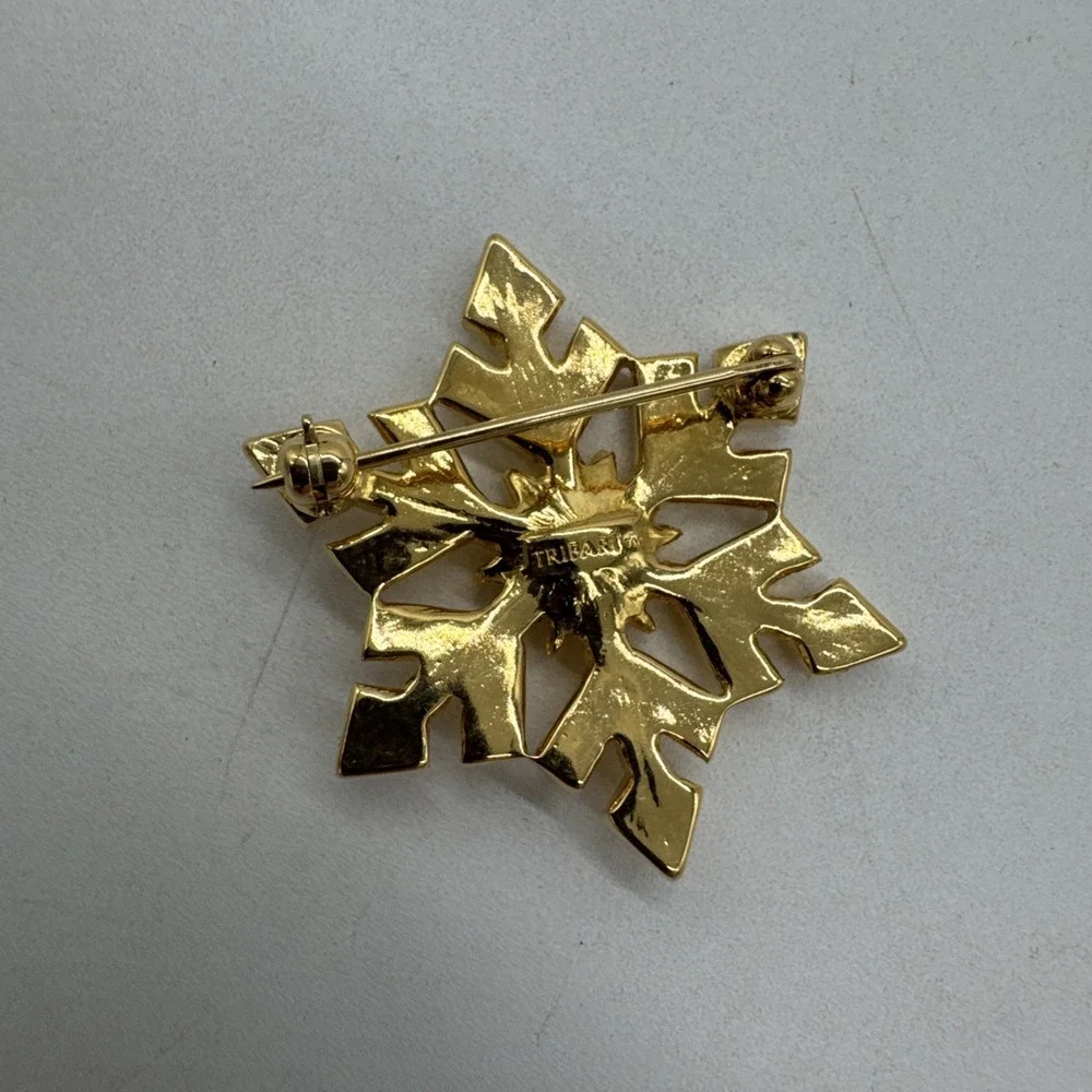 Trifari gorgeous brooch